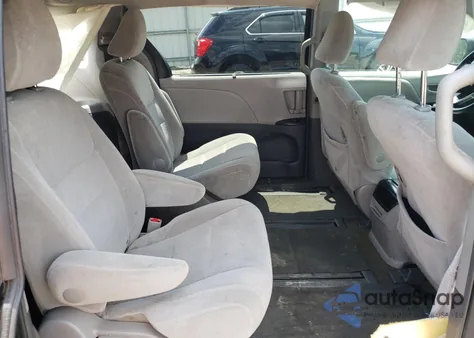 2015 Toyota Sienna Le z USA, uszkodzony, nr VIN 5TDJK3DC4FS095267